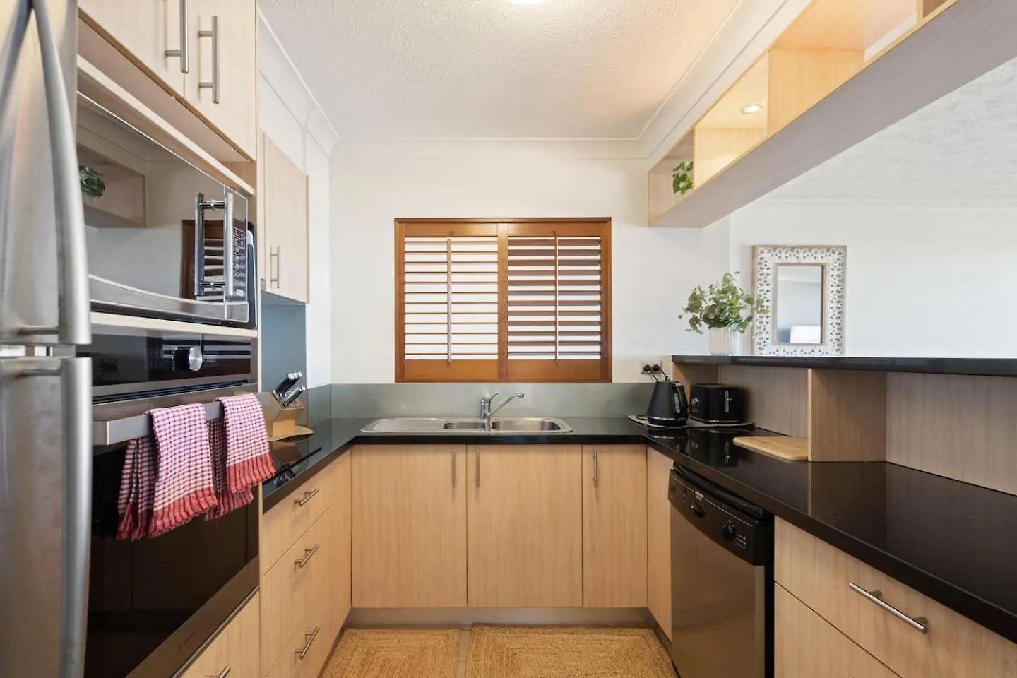 Pastel Drift - Beachfront Haven By Dining & Parks Gold Coast Australia