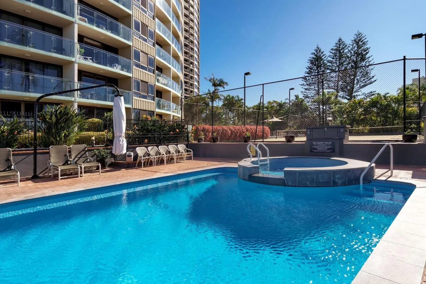 Pastel Drift - Beachfront Haven By Dining & Parks Gold Coast